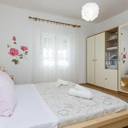 Holiday home Stunning In With Wifi Galovac (Zadar)