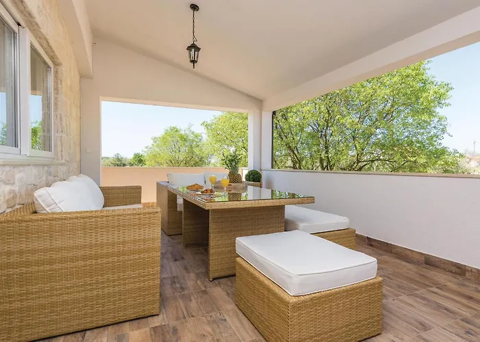 Six-bedroom In Dom wakacyjny Galovac (Zadar)
