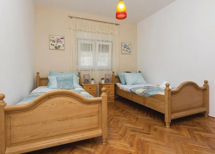 Six-bedroom In Galovac (Zadar)