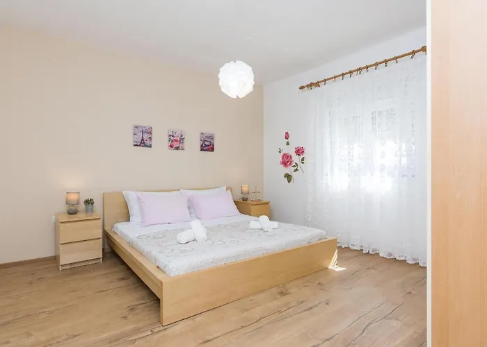 Six-bedroom In Galovac (Zadar)