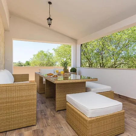 Six-bedroom In Дом отдыха Galovac (Zadar)