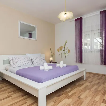 Six-bedroom In Дом отдыха
